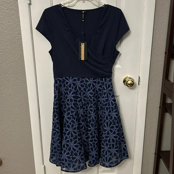 Miusol Women’s (M) Navy Floral Skirt V Neck Fit and Flair MIDI Dress NWT - Picture 1 of 8